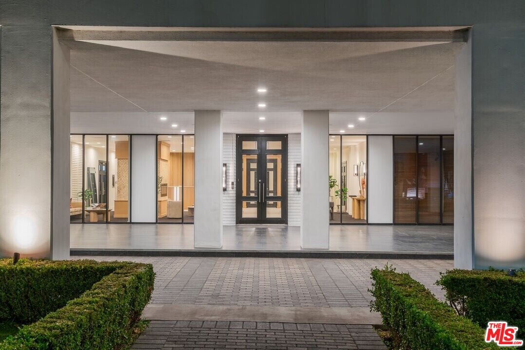 7135 Hollywood Blvd Unit: 203