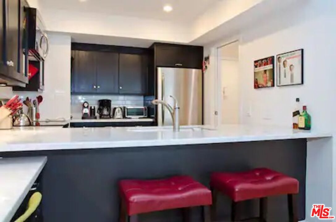 7135 Hollywood Blvd Unit: 203