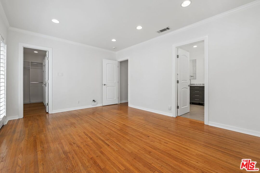2030 Kelton Ave