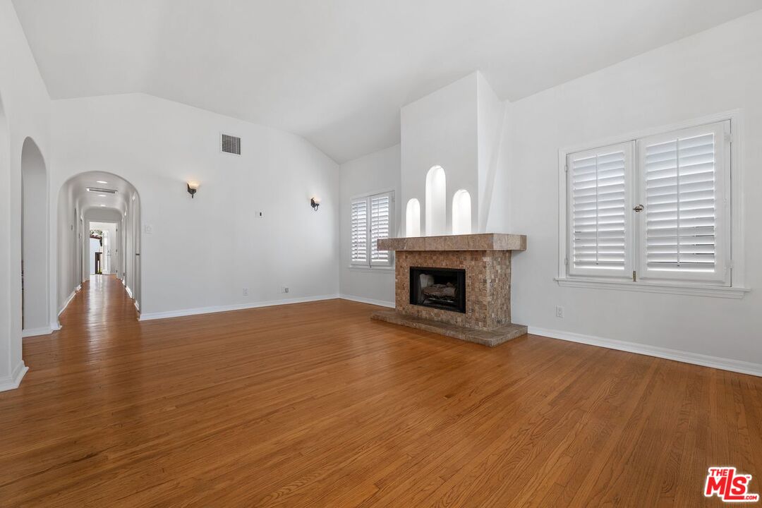 2030 Kelton Ave