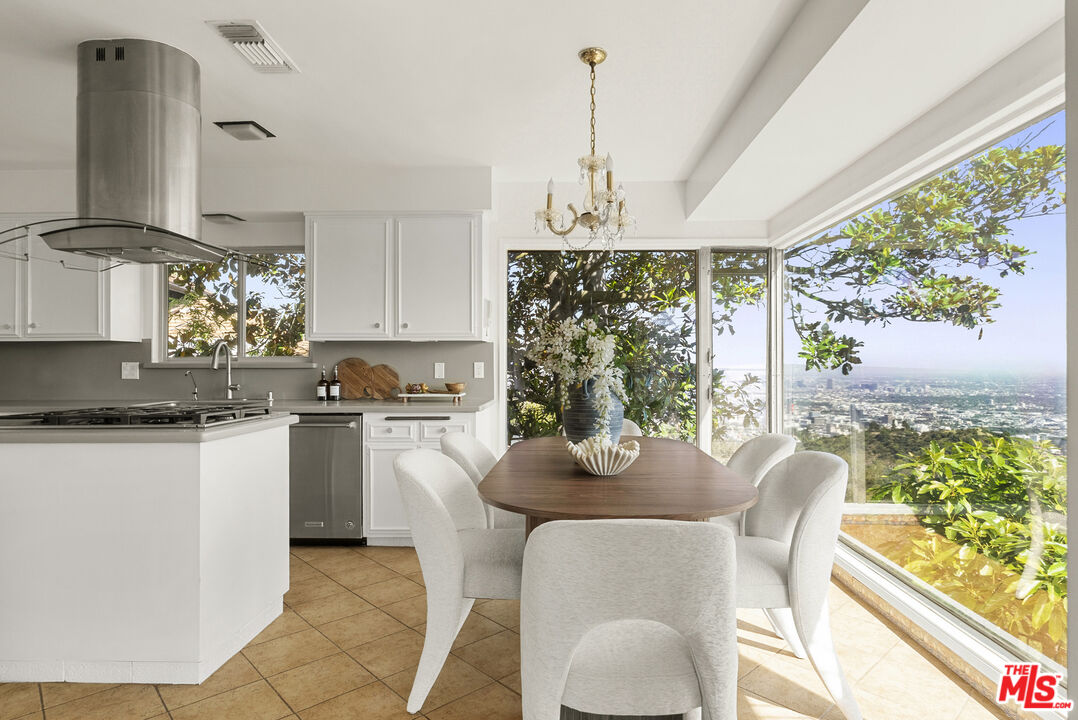 7132 Macapa Dr