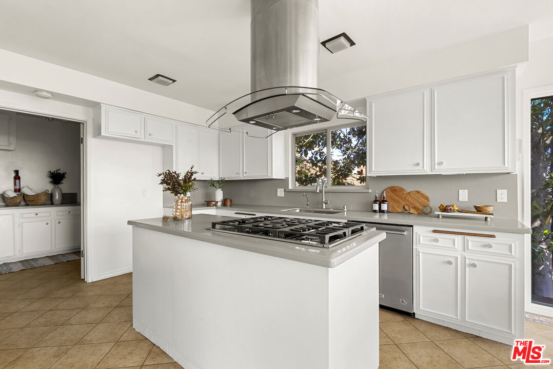 7132 Macapa Dr