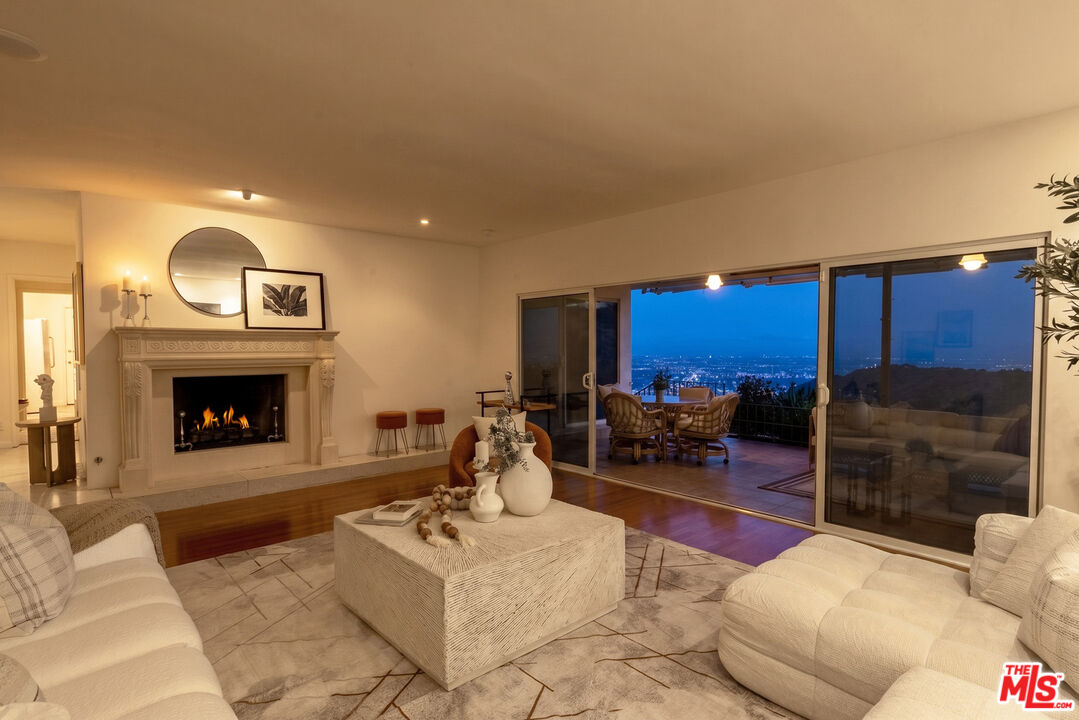 7132 Macapa Dr