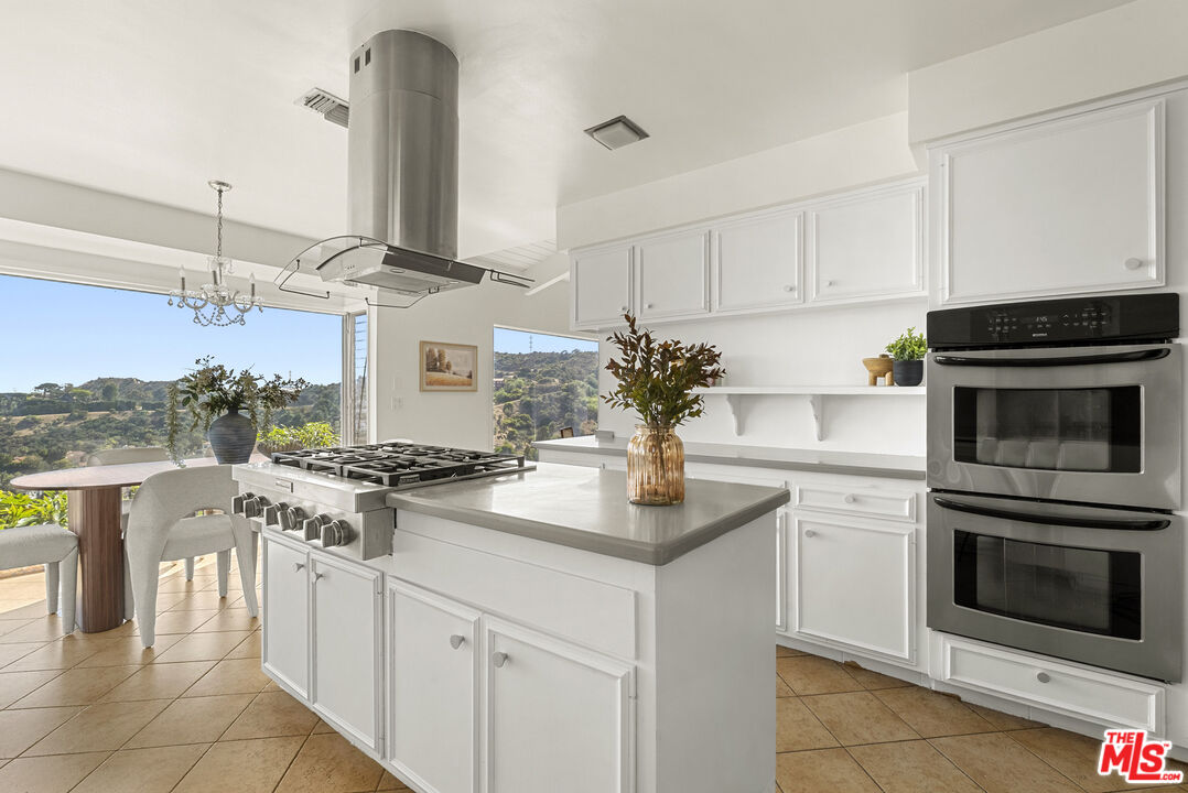 7132 Macapa Dr