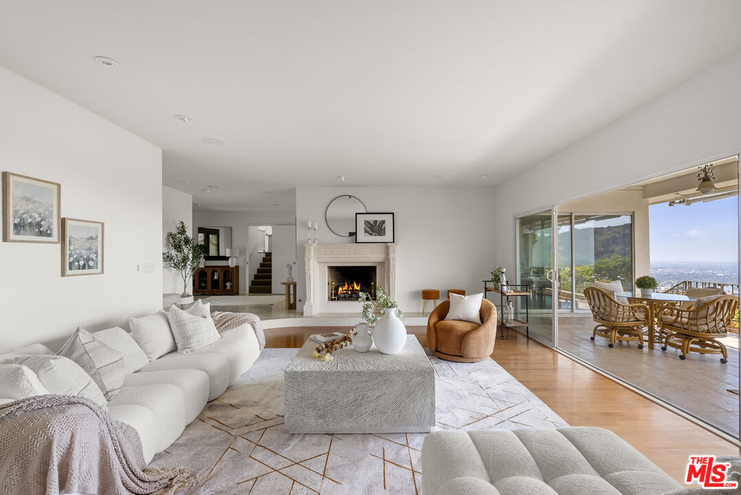 7132 Macapa Dr