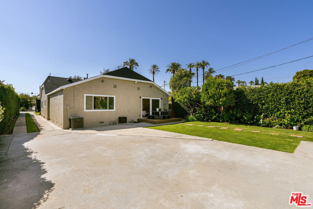 1026 S Windsor Blvd