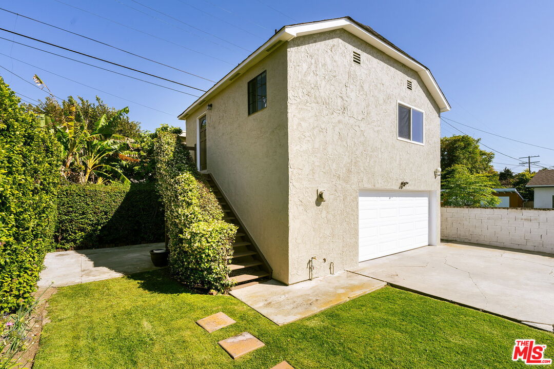 1026 S Windsor Blvd