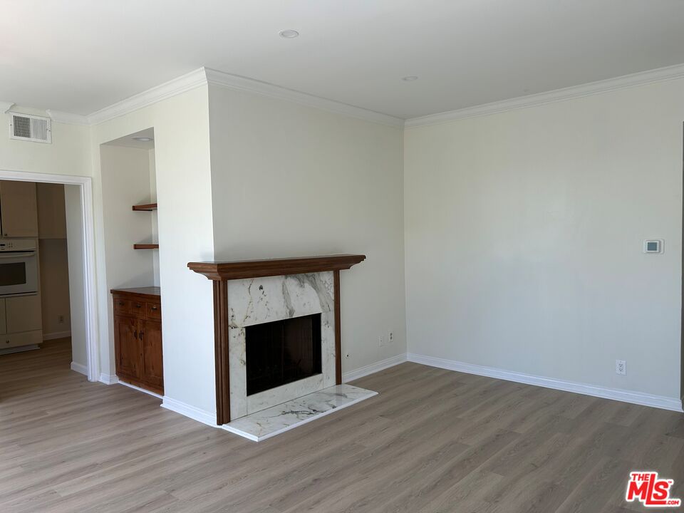 1375 Kelton Ave Unit: 404