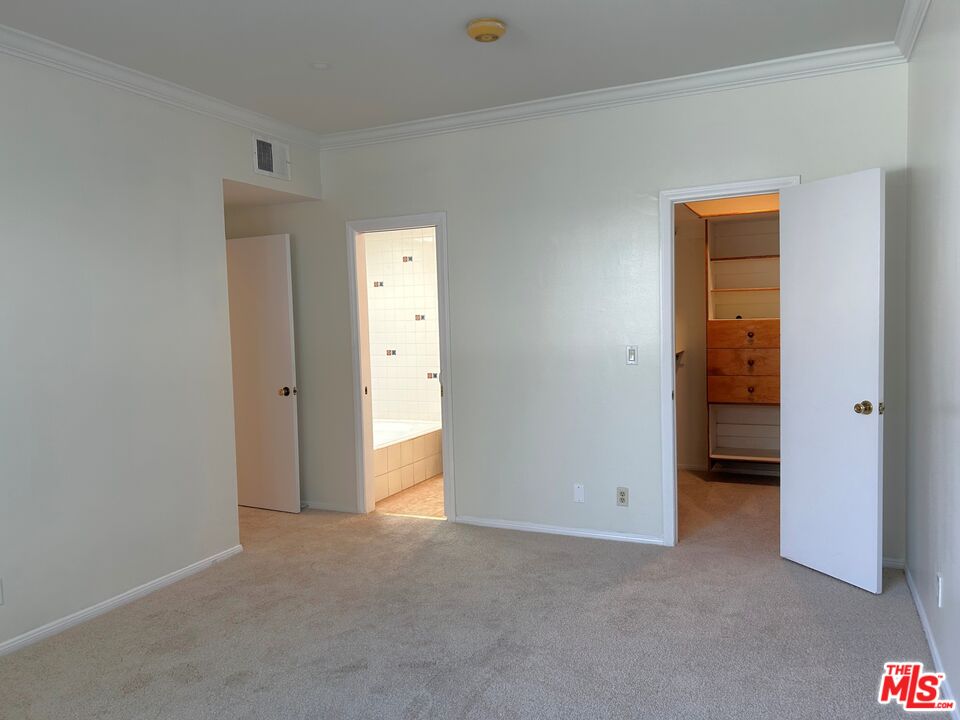 1375 Kelton Ave Unit: 404