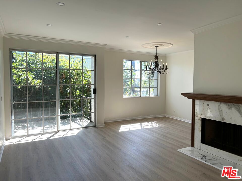 1375 Kelton Ave Unit: 404