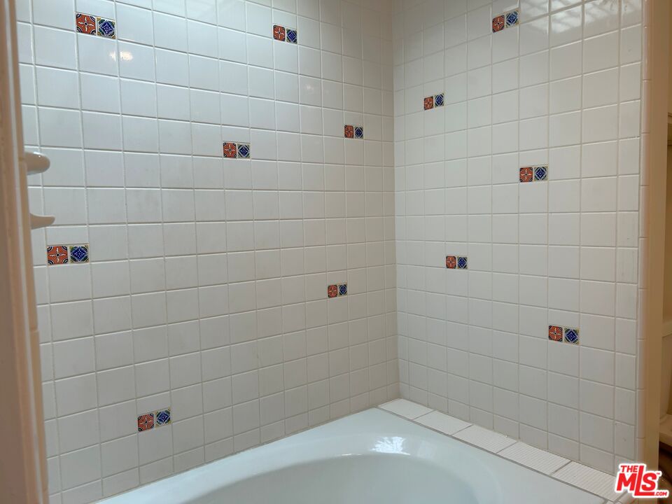 1375 Kelton Ave Unit: 404