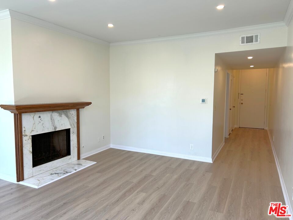 1375 Kelton Ave Unit: 404