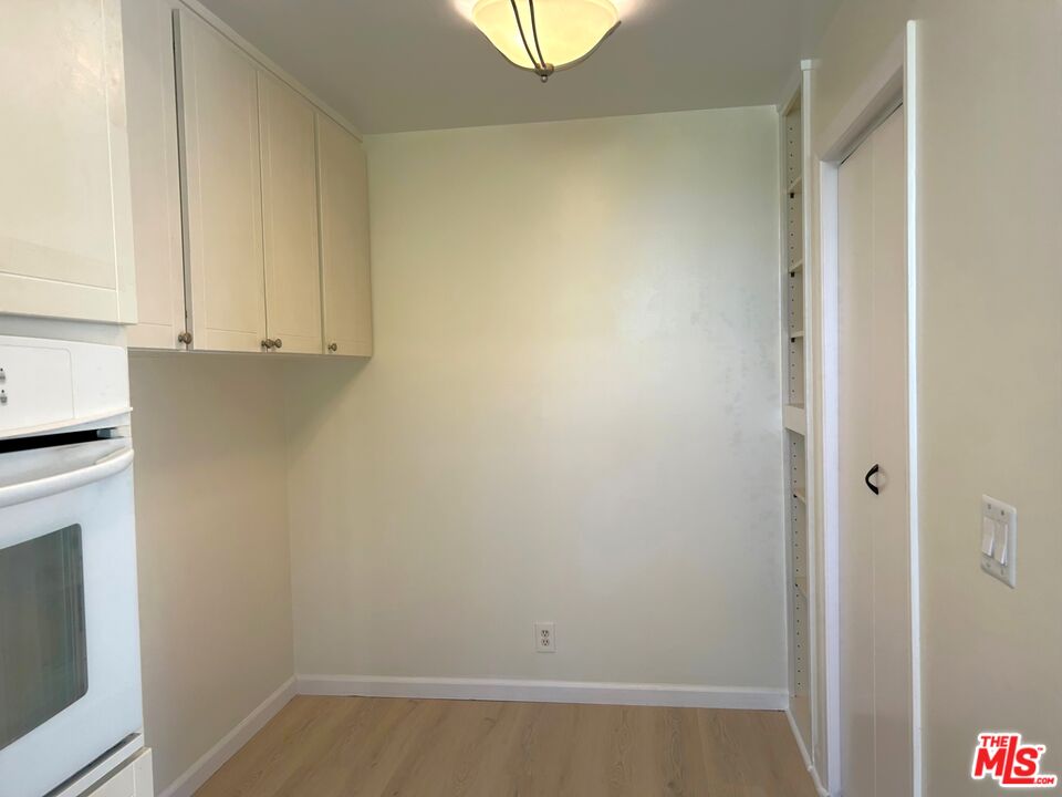 1375 Kelton Ave Unit: 404