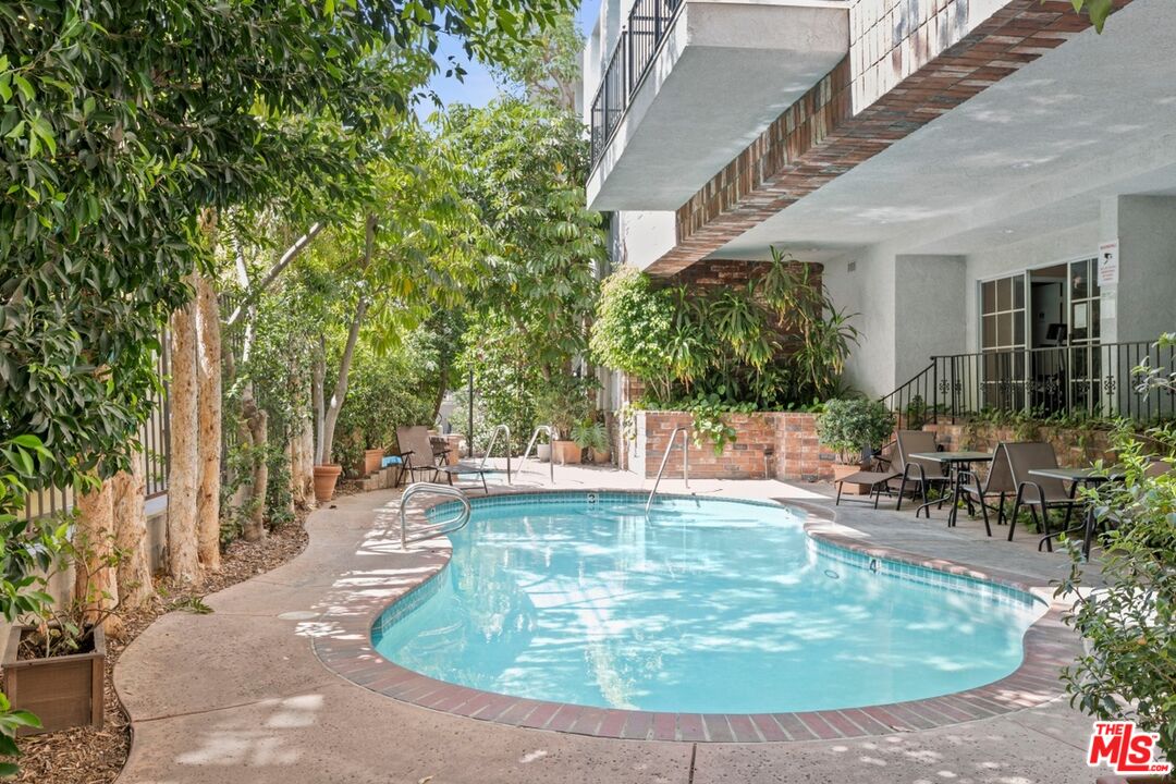 1375 Kelton Ave Unit: 404