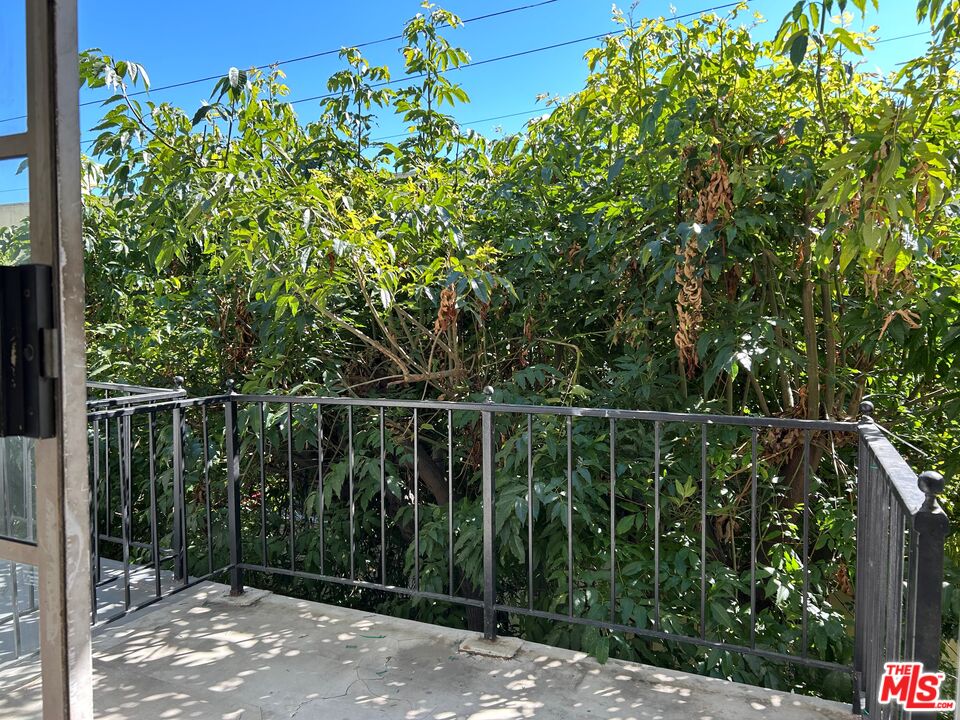 1375 Kelton Ave Unit: 404
