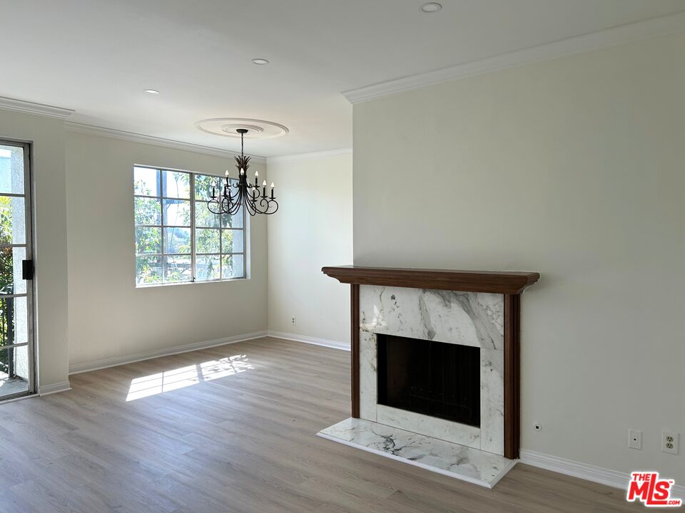 1375 Kelton Ave Unit: 404