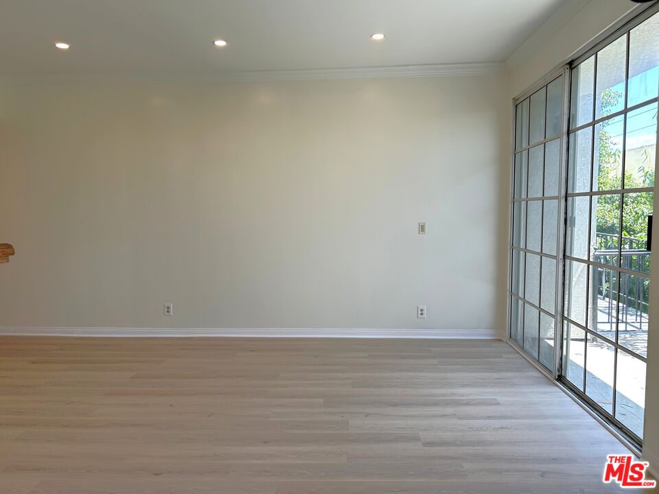 1375 Kelton Ave Unit: 404