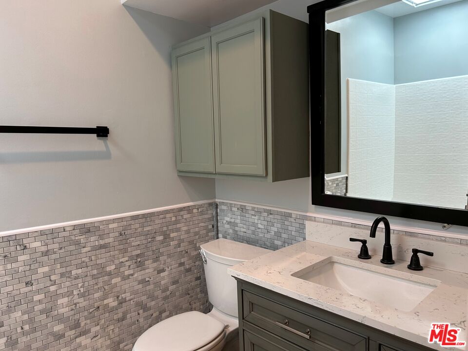 1375 Kelton Ave Unit: 404