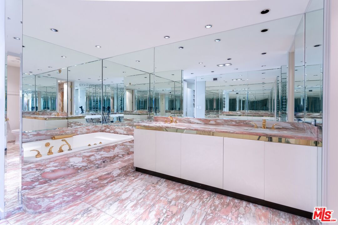 10430 Wilshire Blvd Unit: 2001