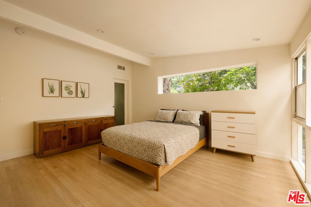 3600 Mandeville Canyon Rd
