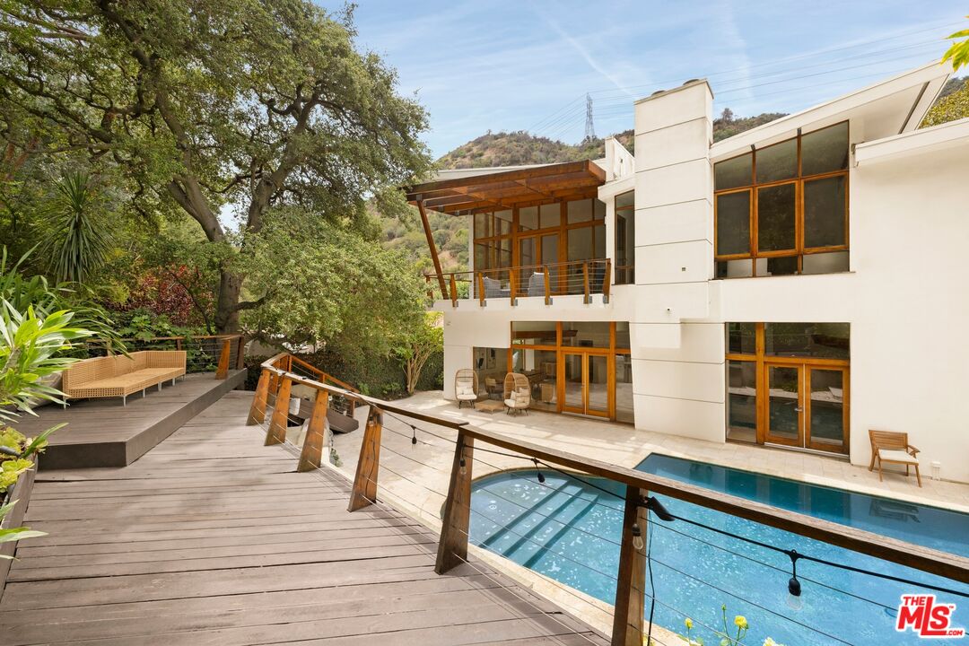3600 Mandeville Canyon Rd