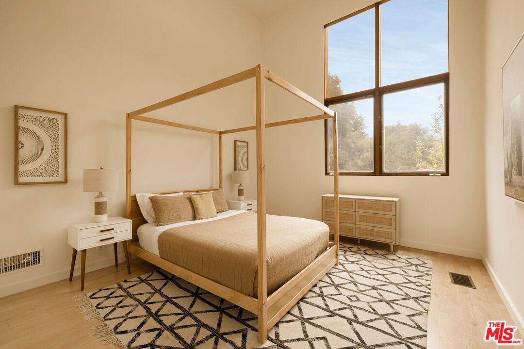 3600 Mandeville Canyon Rd