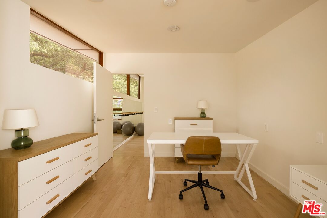 3600 Mandeville Canyon Rd