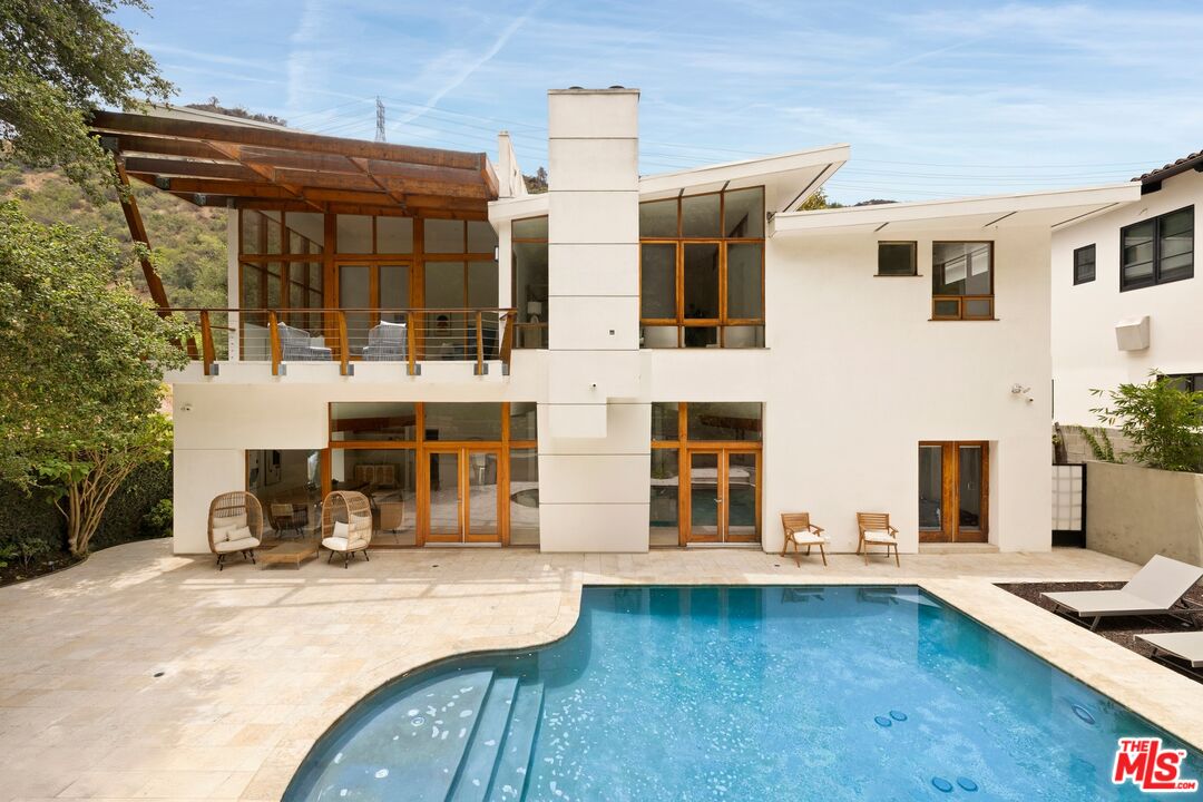 3600 Mandeville Canyon Rd