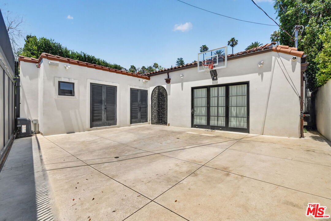 729 N Bedford Dr