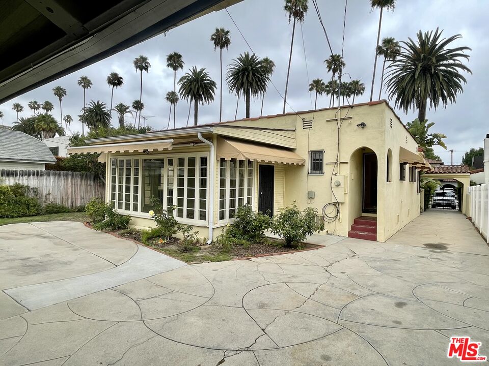 203 N Doheny Dr