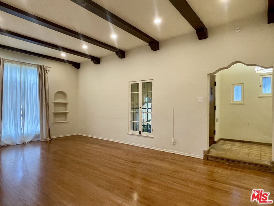 203 N Doheny Dr