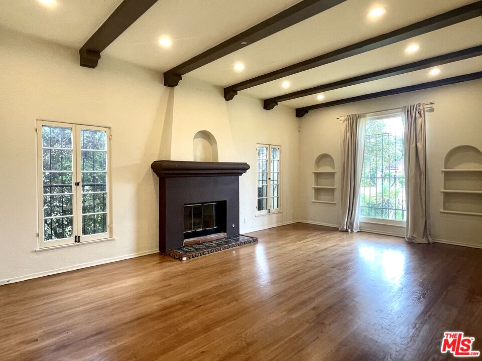 203 N Doheny Dr