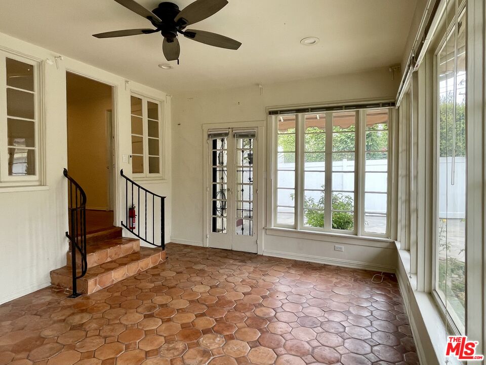 203 N Doheny Dr
