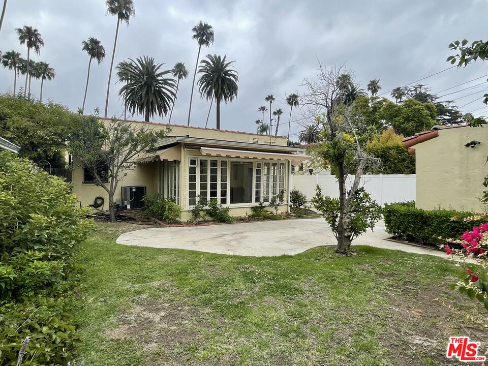 203 N Doheny Dr