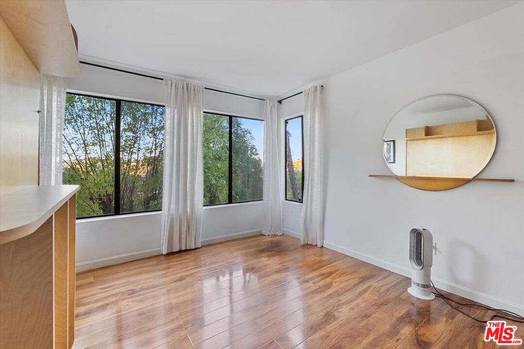 4912 Llano Dr