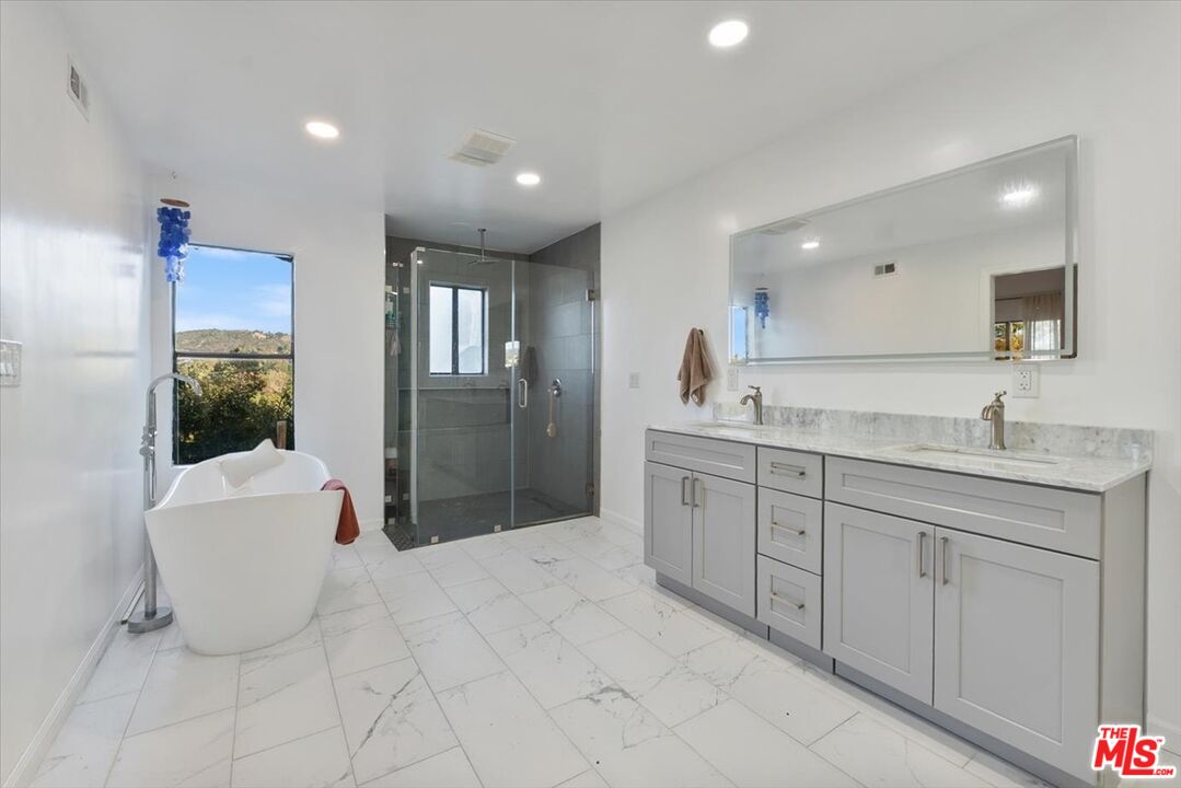 4912 Llano Dr