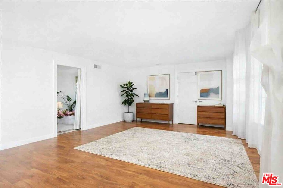 4912 Llano Dr