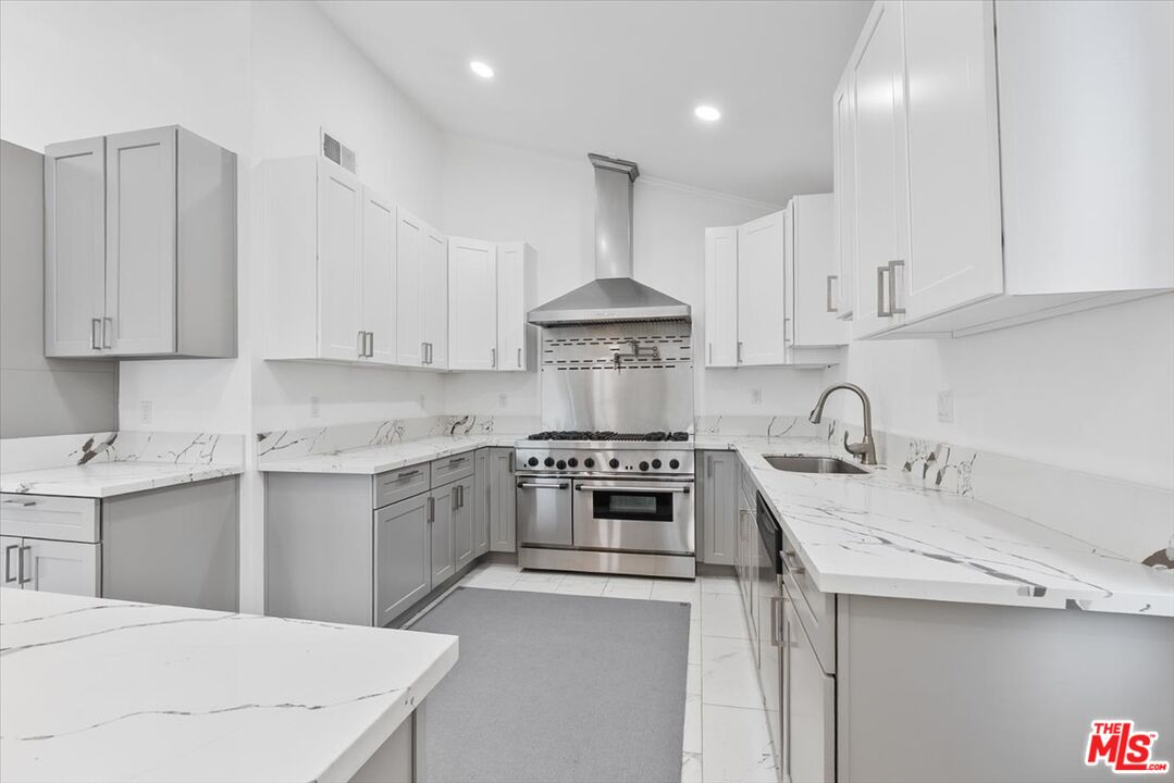4912 Llano Dr