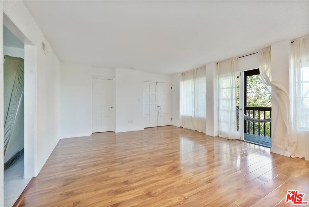 4912 Llano Dr