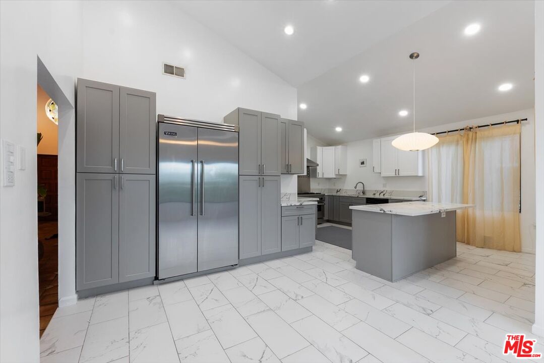 4912 Llano Dr