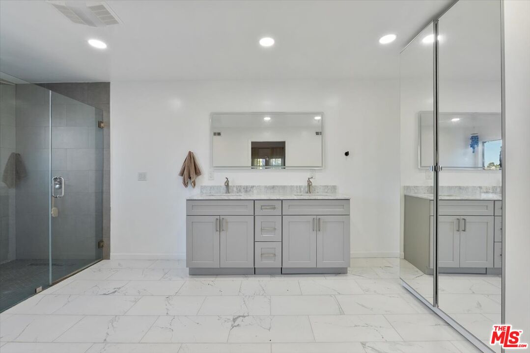 4912 Llano Dr