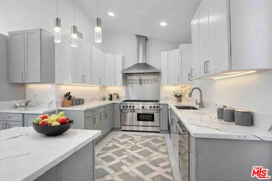 4912 Llano Dr