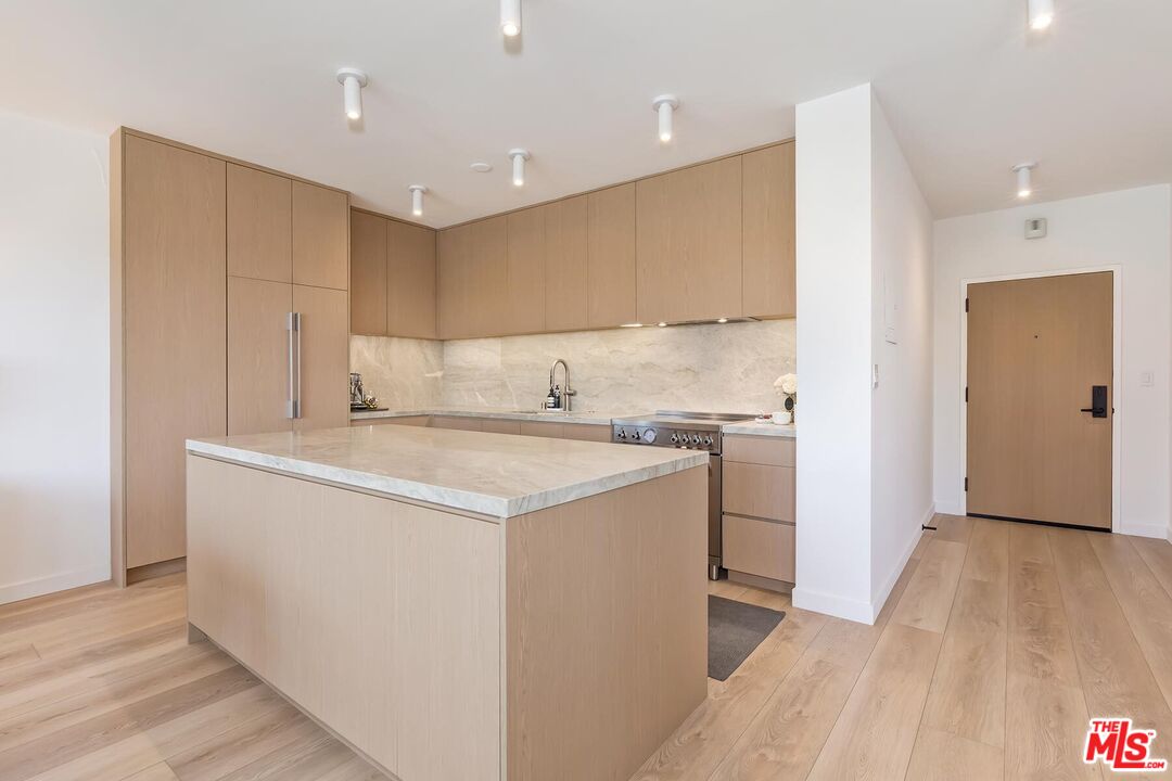 999 N Doheny Dr Unit: 601