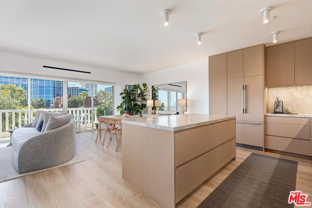 999 N Doheny Dr Unit: 601