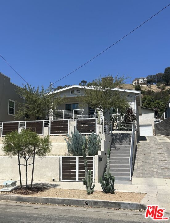 919 Isabel St