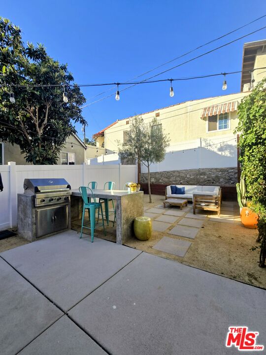 919 Isabel St