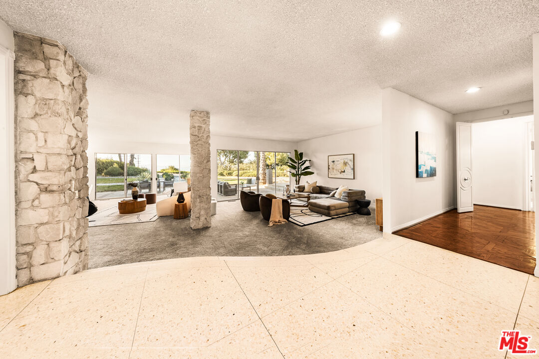 16375 Sloan Dr