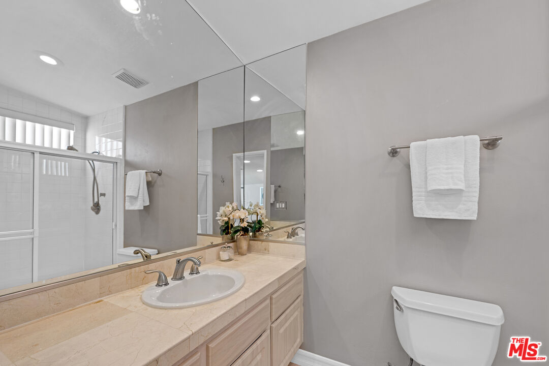 723 Westmount Dr Unit: 305