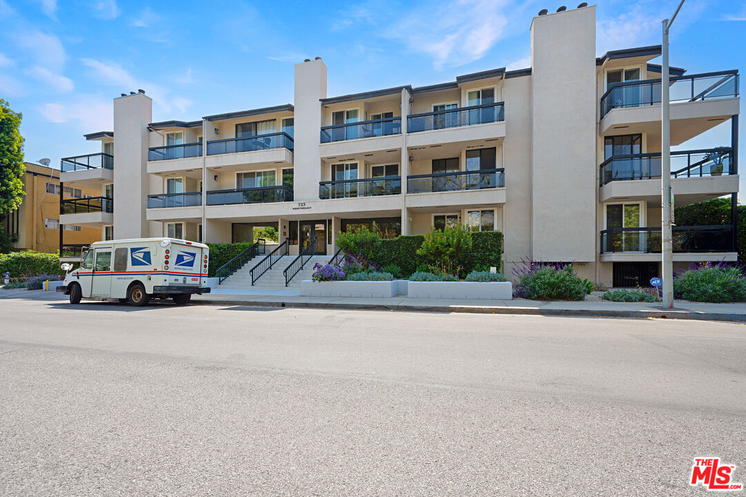 723 Westmount Dr Unit: 305