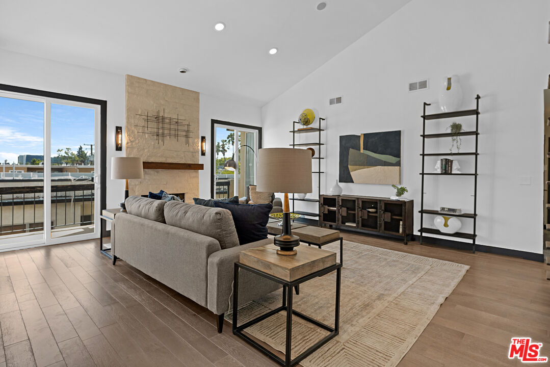723 Westmount Dr Unit: 305